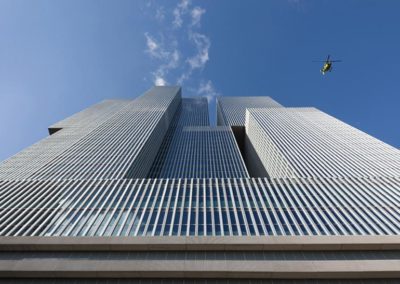 Bekijk de drie torens van het gebouw De Rotterdam van teen tot top.