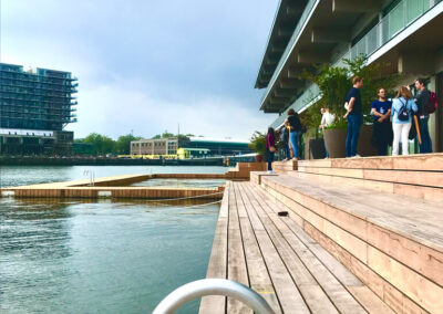 Bekijk Floating Hotel van dichtbij